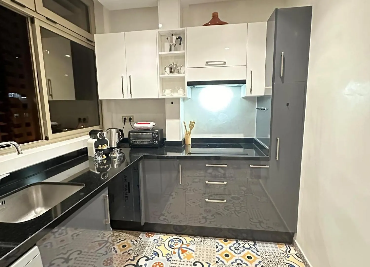 Appartement Lumineux Bien Equipe Derriere Hotel Idou Anfa Pas De Vis-A-Vis Casablanca Morocco